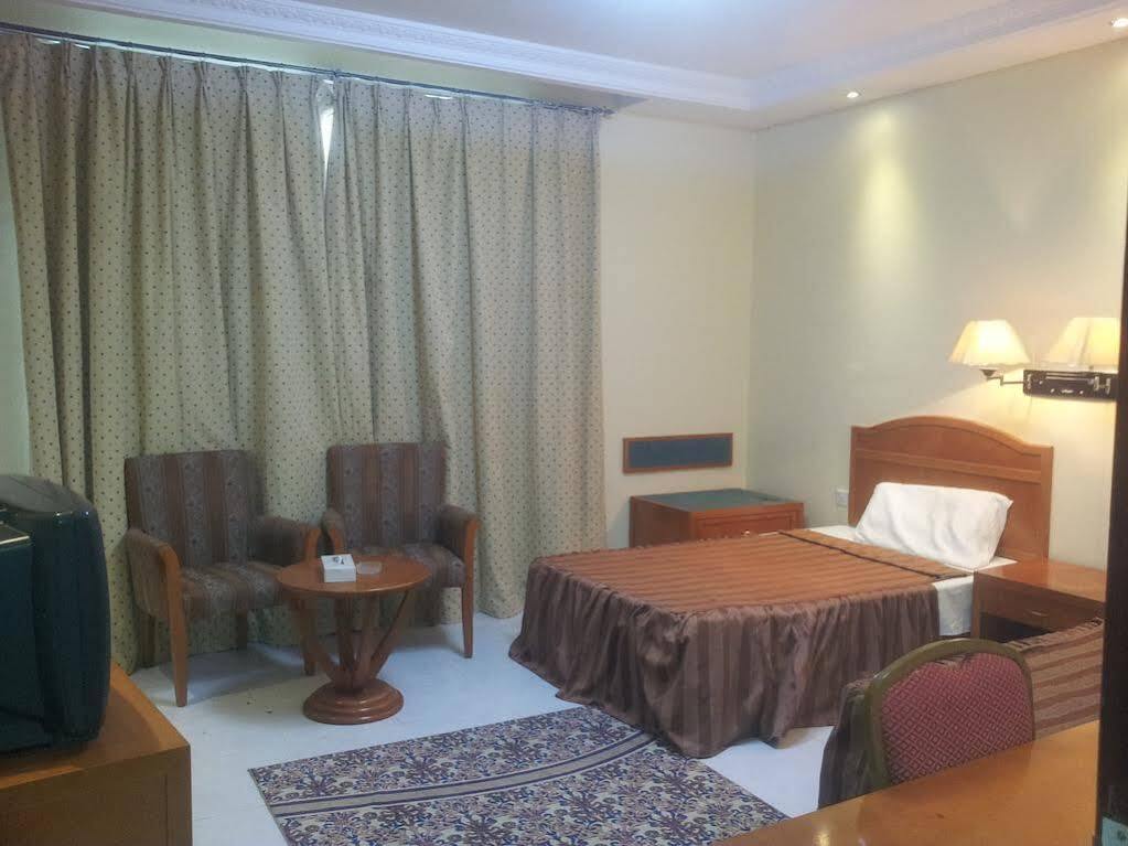 Oyo 366 Waves Hotel Ajman Extérieur photo